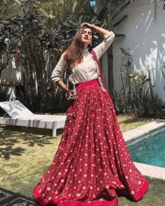geet jab we met outfits red skirt